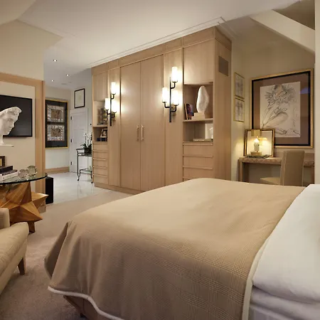 By Patrick Hellmann 5* Berlin