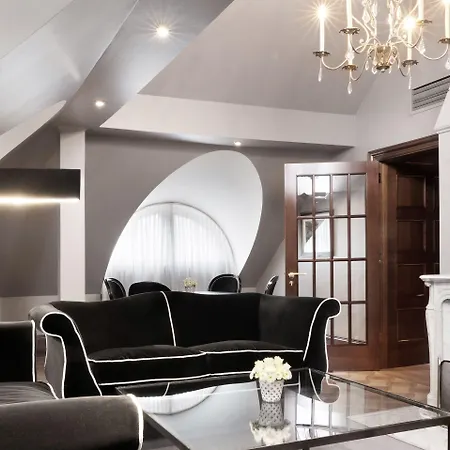 Schlosshotel Berlin 5*